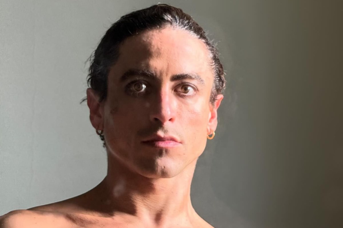 jesuita-barbosa-revela-como-incorporou-personagem-de-ney-matogrosso