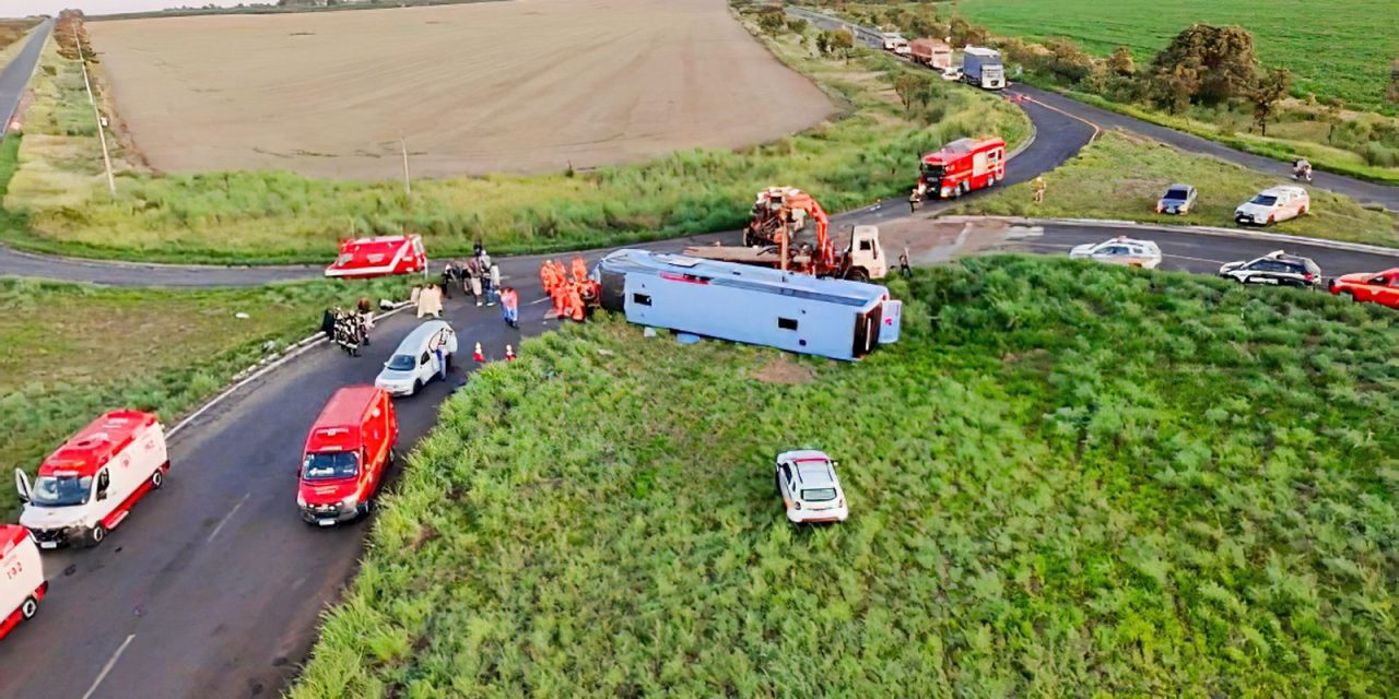 acidente-de-onibus-deixa-ao-menos-10-mortos-em-minas-gerais