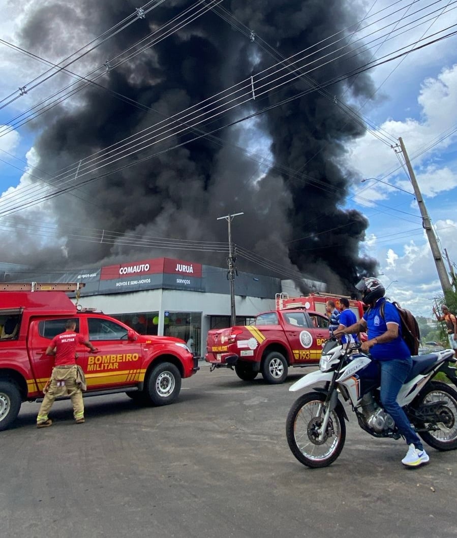 incendio-de-grandes-proporcoes-atinge-centro-automotivo-e-revendedora-fiat-em-cruzeiro-do-sul