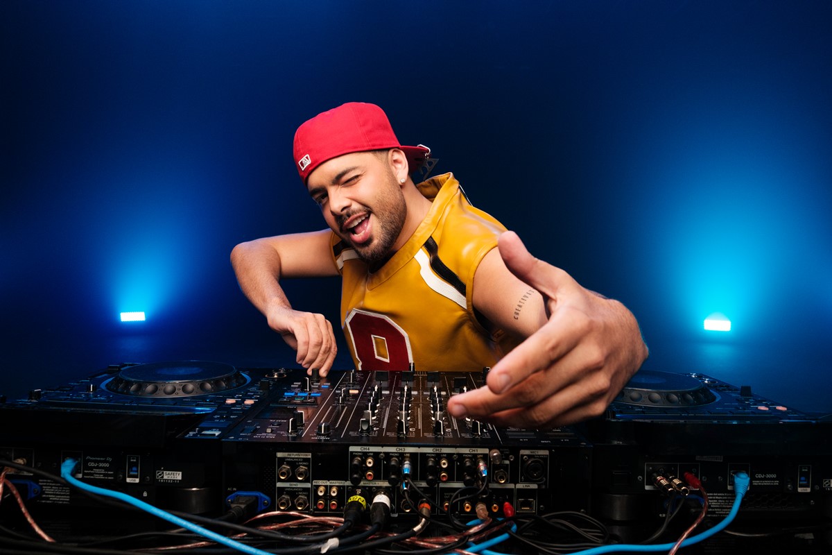 pedro-sampaio-retorna-aos-palcos-apos-grave-lesao:-“foco-diario”