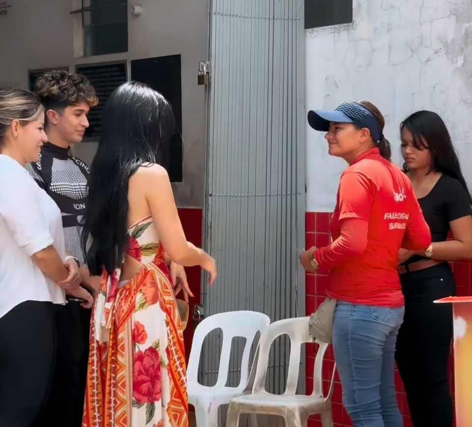 rogeria-rocha-presenteia-vendedora-de-plano-de-celular-com-dia-de-princesa:-“maravilhosa”