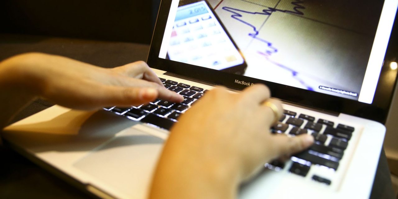 setor-de-servicos-cresce-0,8%-na-passagem-de-janeiro-para-fevereiro