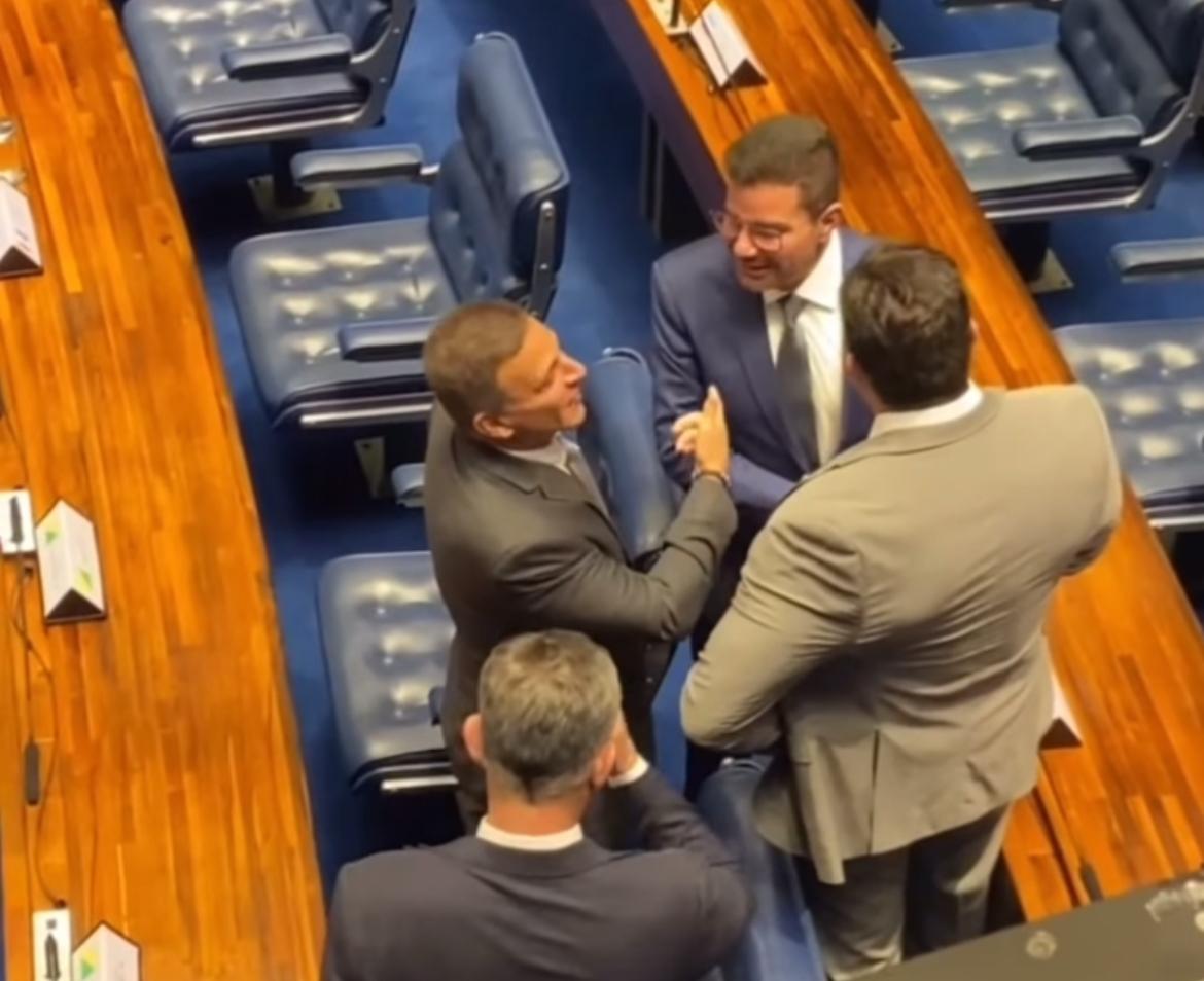 prevendo-o-futuro?-gladson-visita-senado-federal-e-relembra-mandato-com-“tbt”;-confira