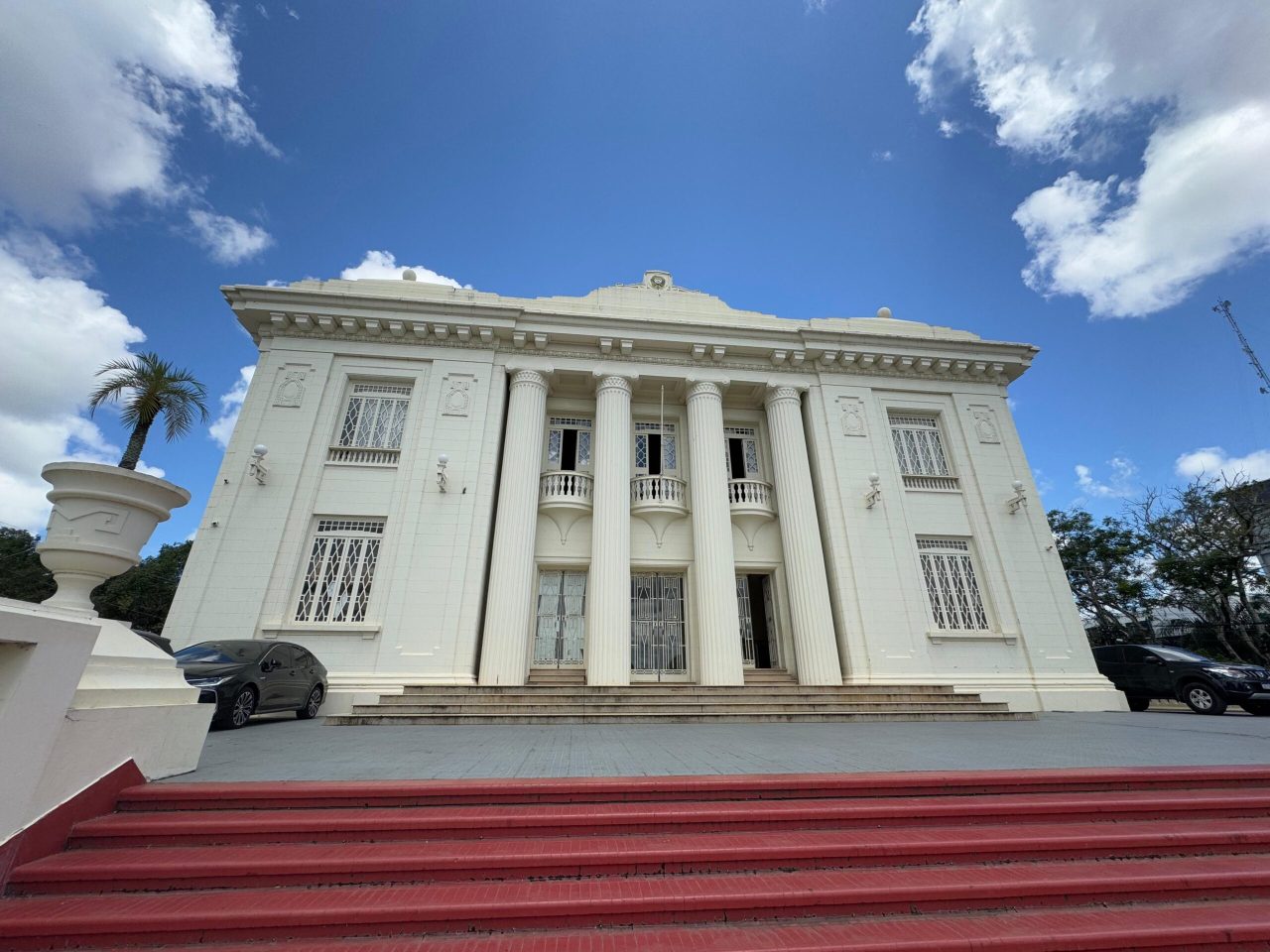 gladson-publica-nomeacoes-e-exoneracoes-e-autoriza-cessao-de-servidores-para-a-aleac