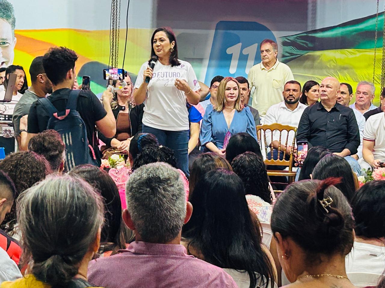 com-mailza-de-anfitria,-progressistas-realiza-ato-para-reconhecer-o-valor-da-mulher-na-politica