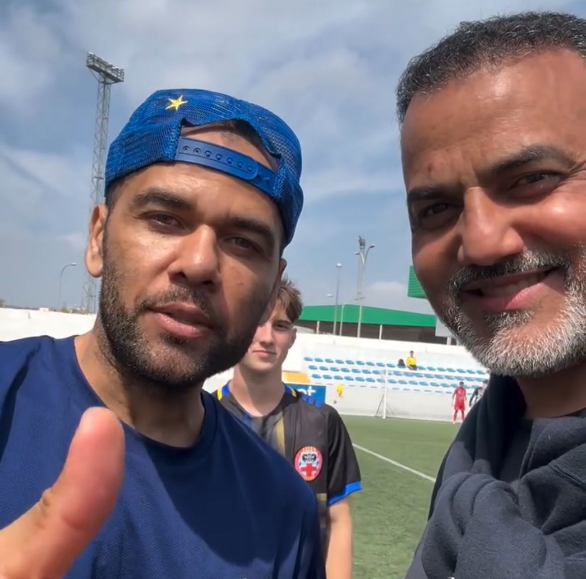 daniel-alves-se-reune-com-acreanos-em-centro-de-futebol-na-espanha-e-fala-sobre-superacao-e-fe