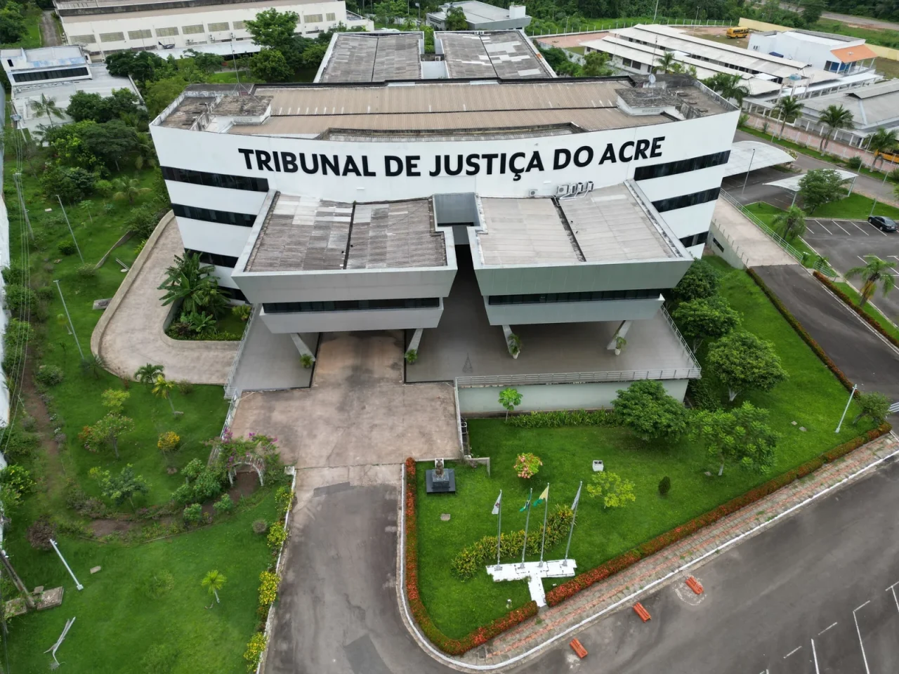 justica-ja-tem-data-para-julgar-aumento-salarial-dado-a-secretarios-de-rio-branco;-confira