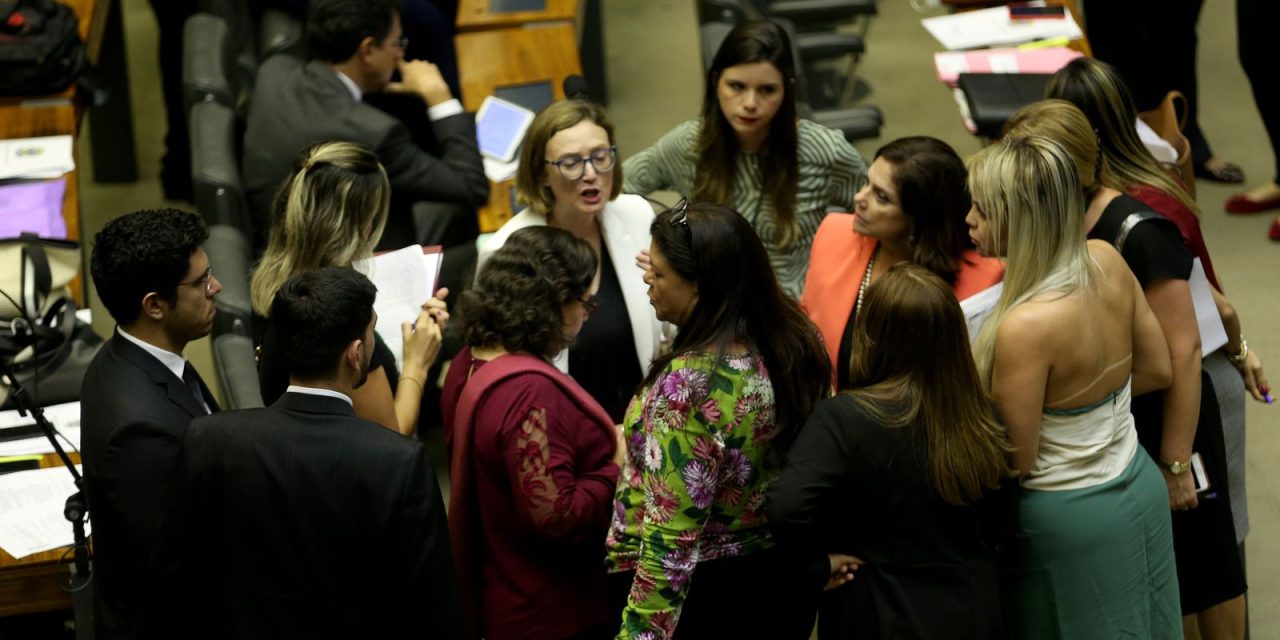 mudanca-no-codigo-eleitoral-reduz-participacao-feminina,-diz-oxfam