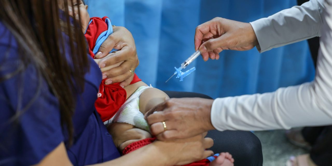 vacinacao-nas-escolas:-criancas-sao-imunizadas-e-atualizam-caderneta