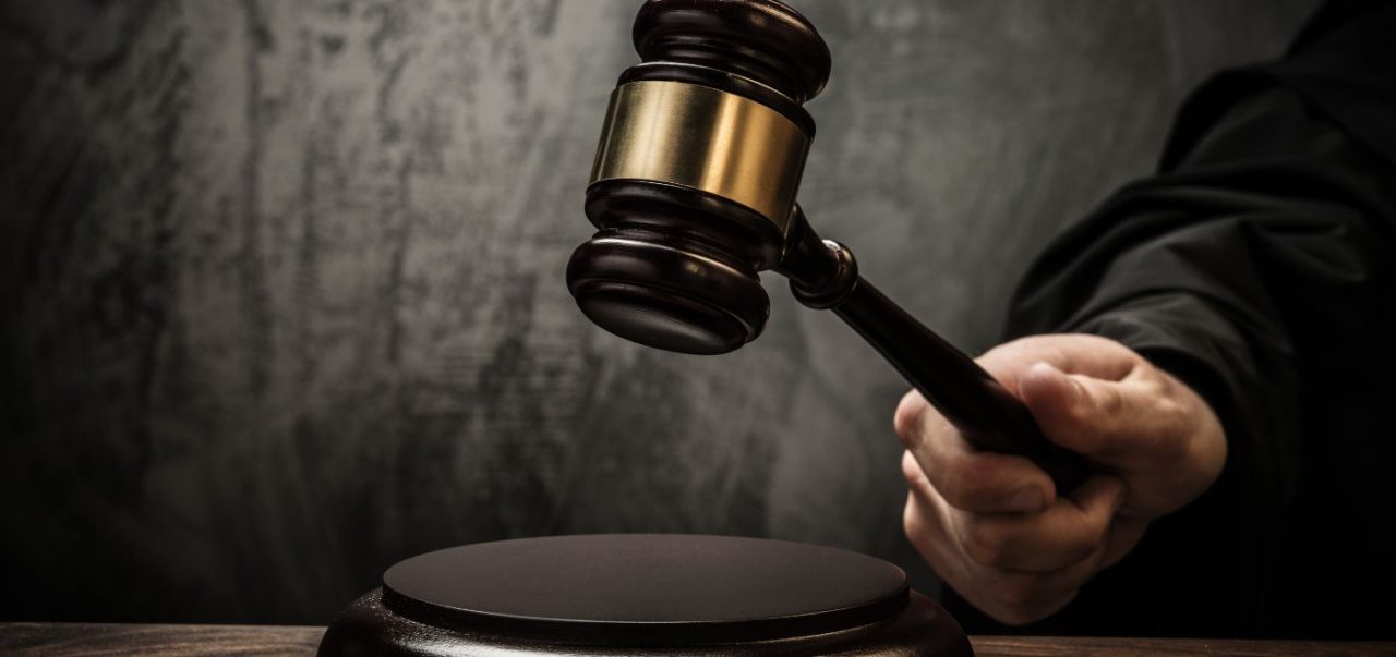 homem-e-condenado-a-mais-de-30-anos-de-prisao-por-matar-companheira-com-pedaco-de-madeira