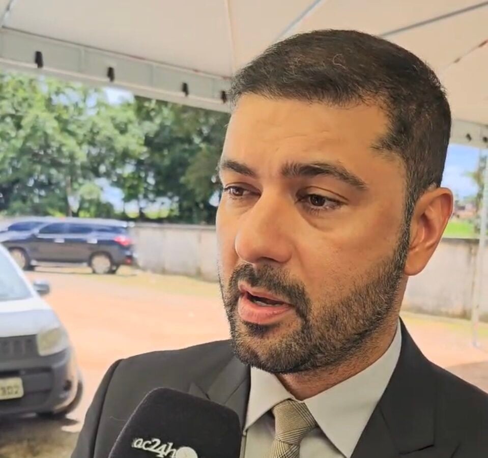 “um-guerreiro-do-nosso-futebol”,-diz-nicolau-sobre-toniquim-durante-ida-ao-velorio