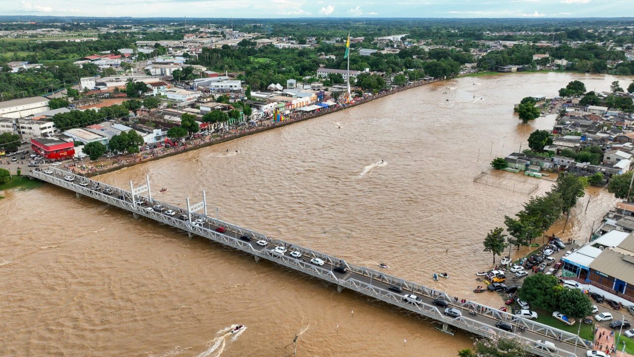 rio-acre-continua-subindo-e-se-aproxima-dos-11-metros-na-capital,-diz-defesa-civil
