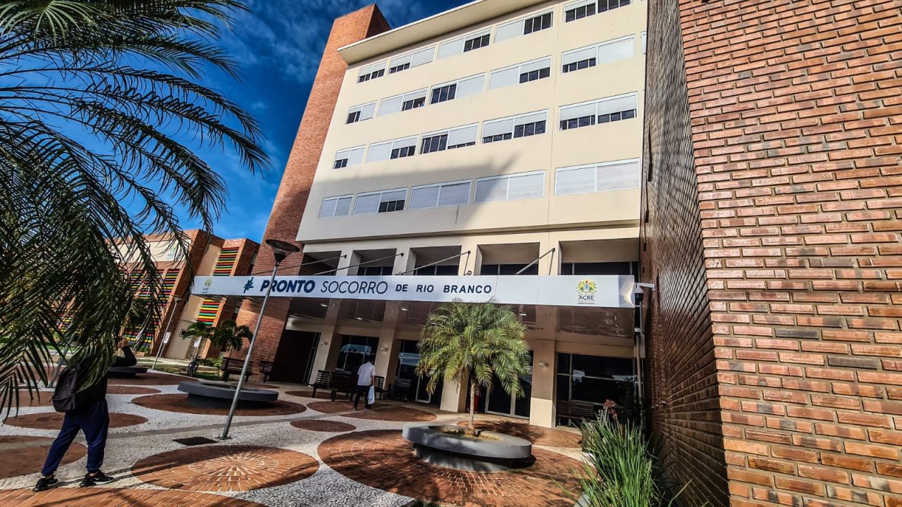 apos-ser-furtada-no-ps,-medica-corre-atras-de-criminoso,-que-foge-e-deixa-mochila-para-tras