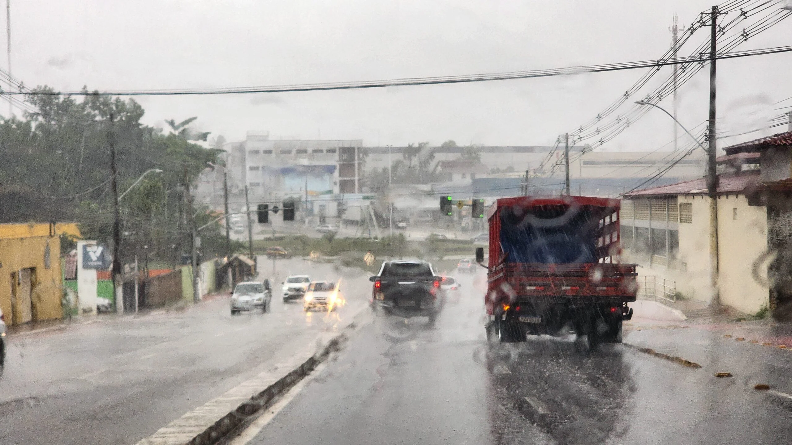 final-de-semana-no-acre-sera-marcado-por-chuvas-e-ventos-intensos,-diz-alerta-do-inmet