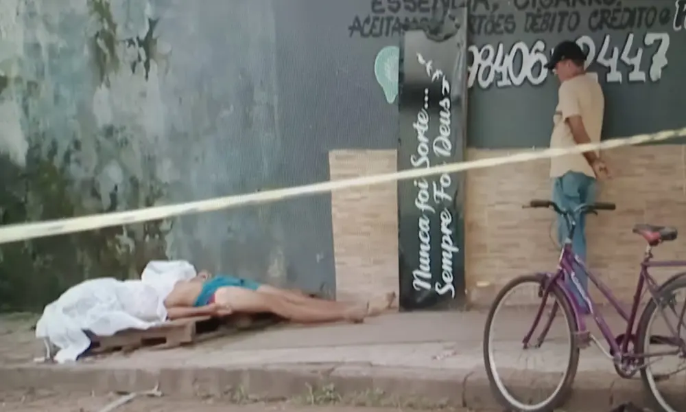 pai-encontra-filho-morto-a-facadas-em-rio-branco-e-imagem-comove-as-redes-sociais:-‘desolado’