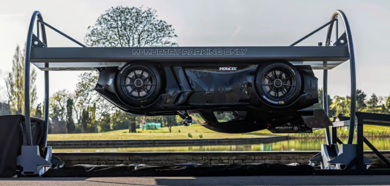 parece-filme!-supercarro-eletrico-da-mcmurtry-desafia-a-gravidade-e-fica-de-ponta-cabeca