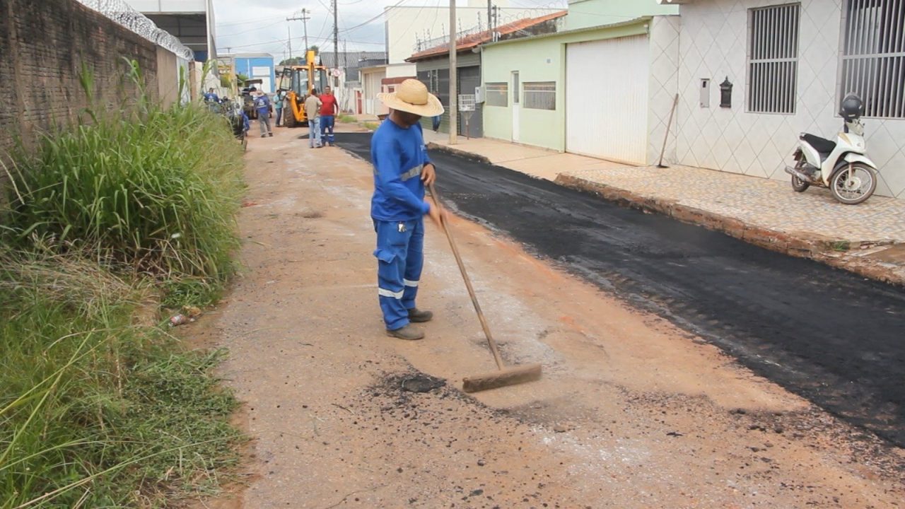 com-salarios-de-quase-r$-4-mil,-emurb-abre-293-vagas-temporarias-com-inscricoes-gratuitas