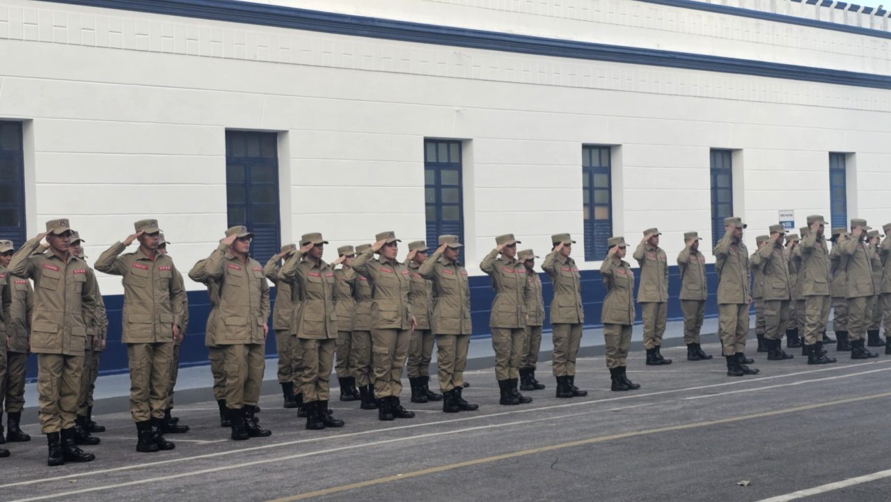 mais-de-300-agentes-da-pm-e-bombeiros-recebem-promocao-de-patente-em-formatura-nesta-segunda