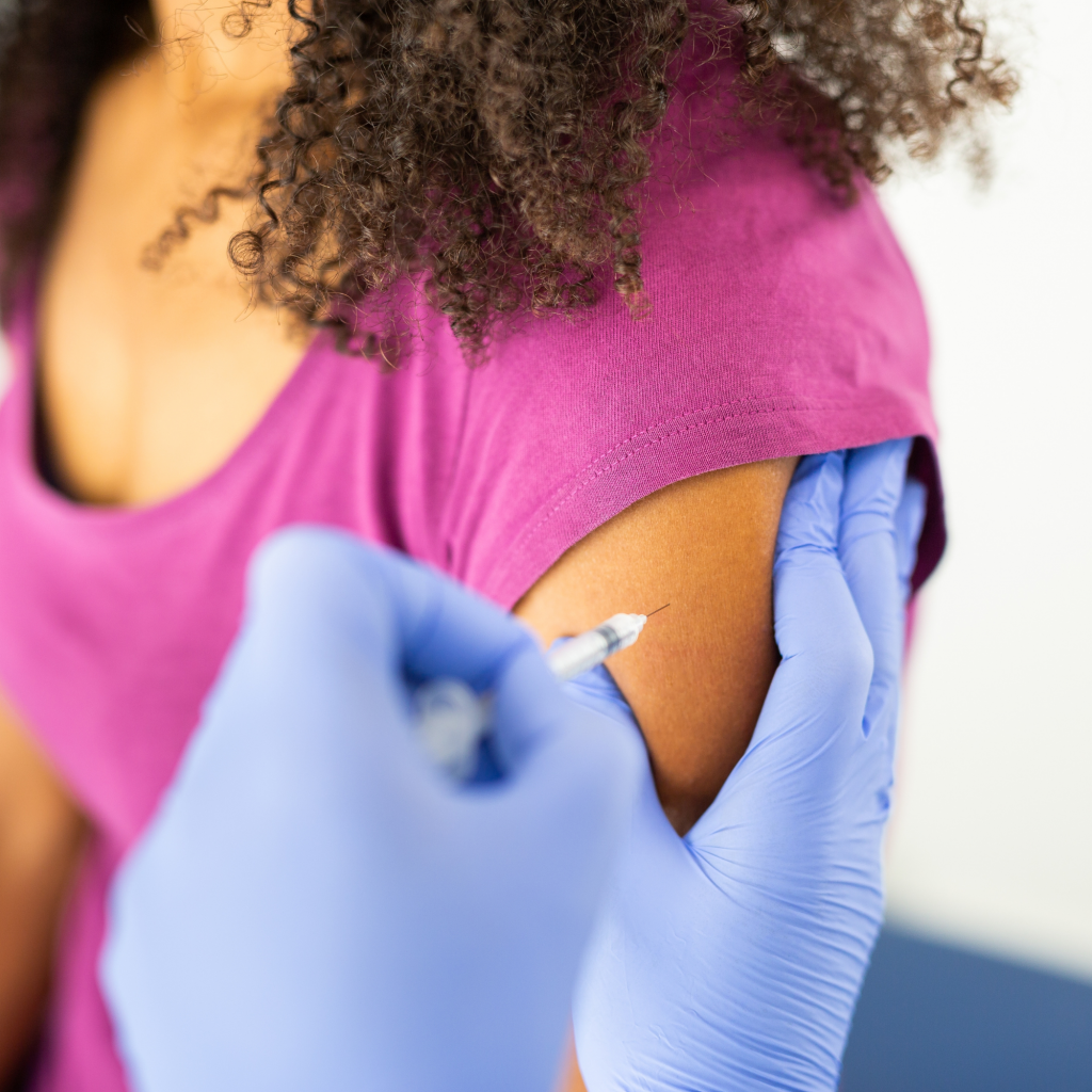 braco-esquerdo-ou-direito?-pesquisa-revela-onde-e-melhor-se-vacinar