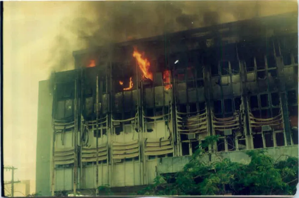 incendio-do-predio-da-aleac,-o-maior-da-historia-de-rio-branco,-completa-33-anos-nesta-quarta