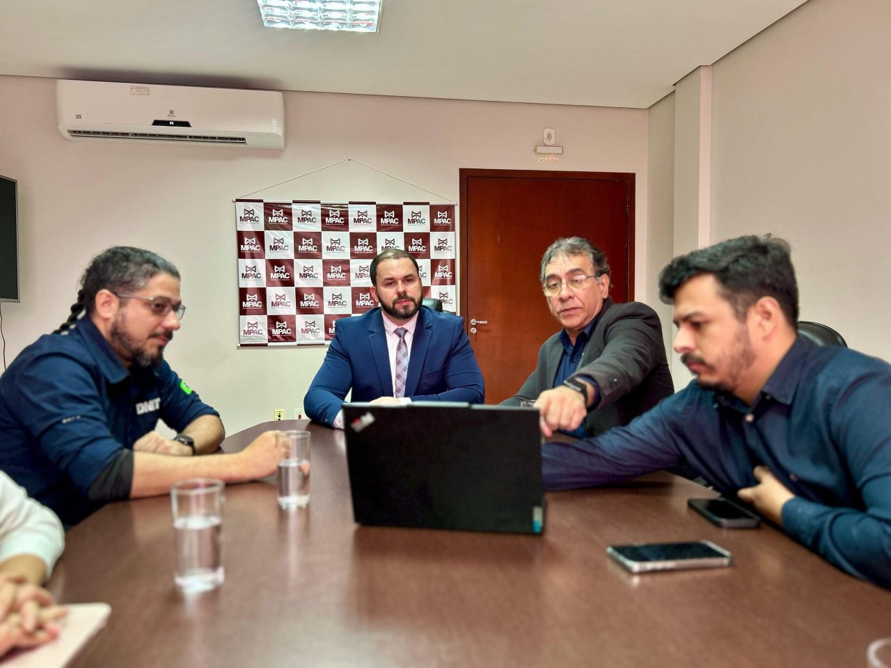 em-reuniao-com-o-mp,-dnit-garante-que-obras-de-reparos-na-br-364-iniciam-em-ate-20-dias