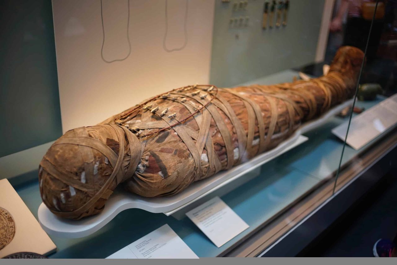 mumia-antiga-revela-metodo-de-embalsamamento-incomum