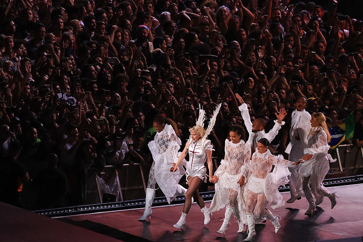 equipe-de-lady-gaga-se-manifesta-sobre-ameaca-de-bomba-em-show-no-rio