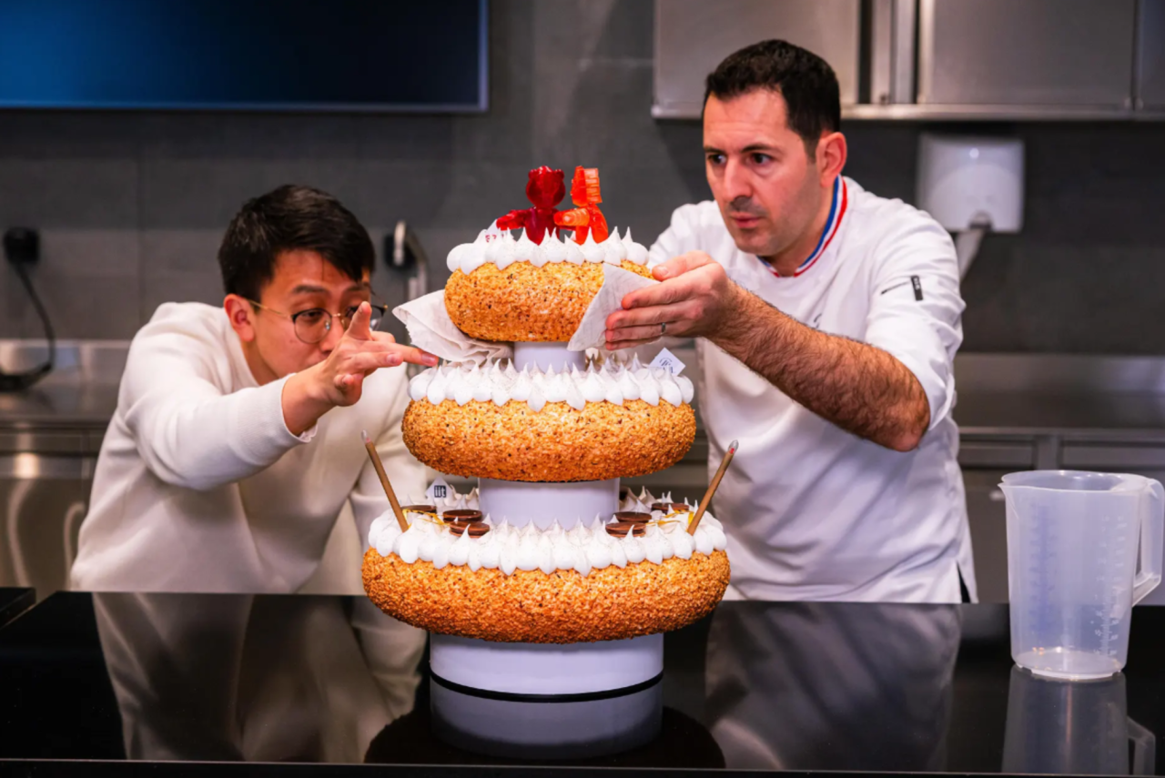 robocake:-o-bolo-de-casamento-robotico-comestivel-e-com-bateria-de-vitamina-b2