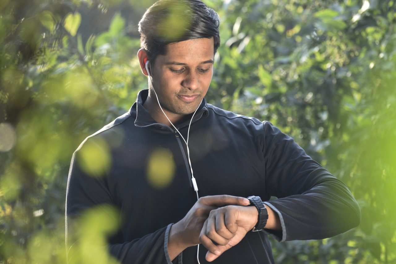 para-monitorar-a-saude-da-populacao,-essa-cidade-aposta-em-smartwatches