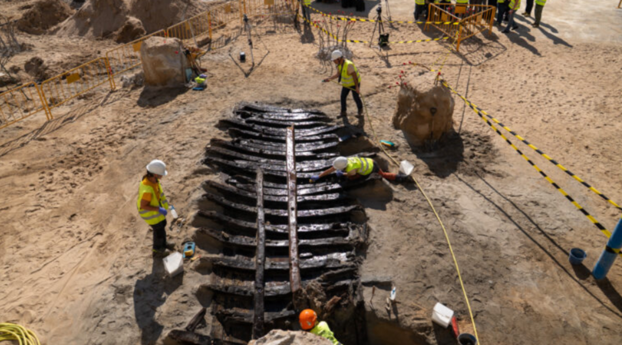 destrocos-de-barco-medieval-sao-escavados-em-barcelona