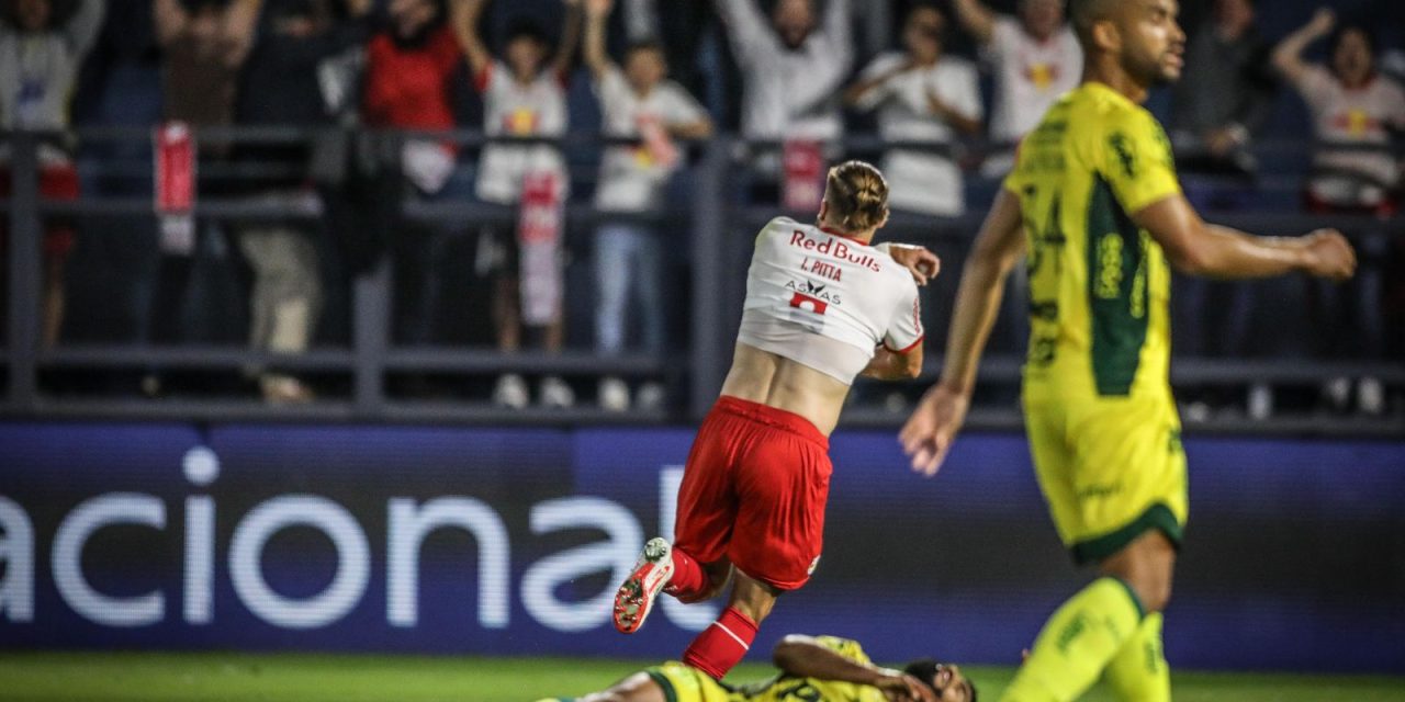 pitta-marca-e-deixa-bragantino-na-vice-lideranca-do-brasileiro