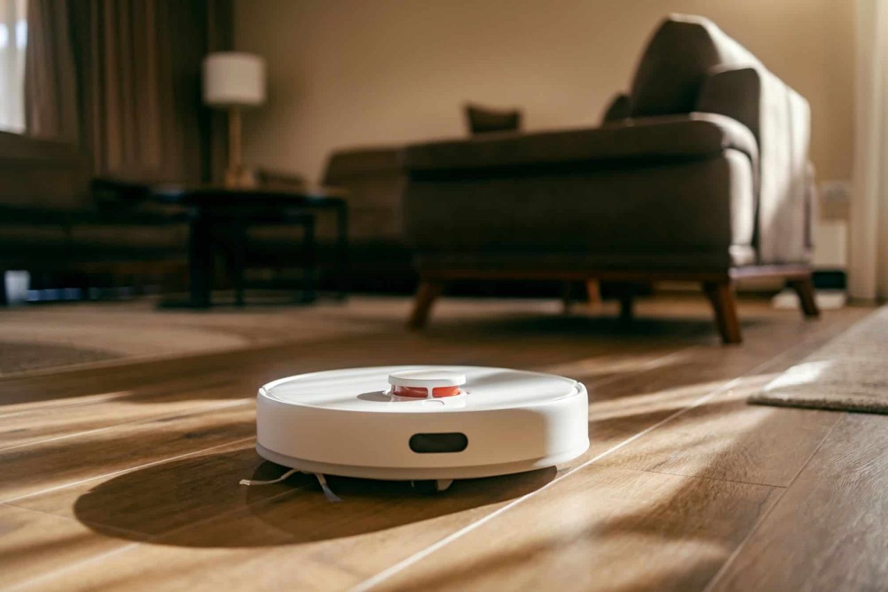 robos-aspiradores-podem-regar-plantas-e-ate-brincar-com-pets