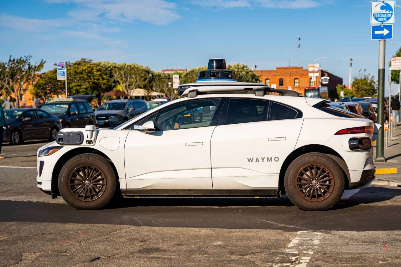 waymo-faz-recall-apos-colisoes-de-robotaxis