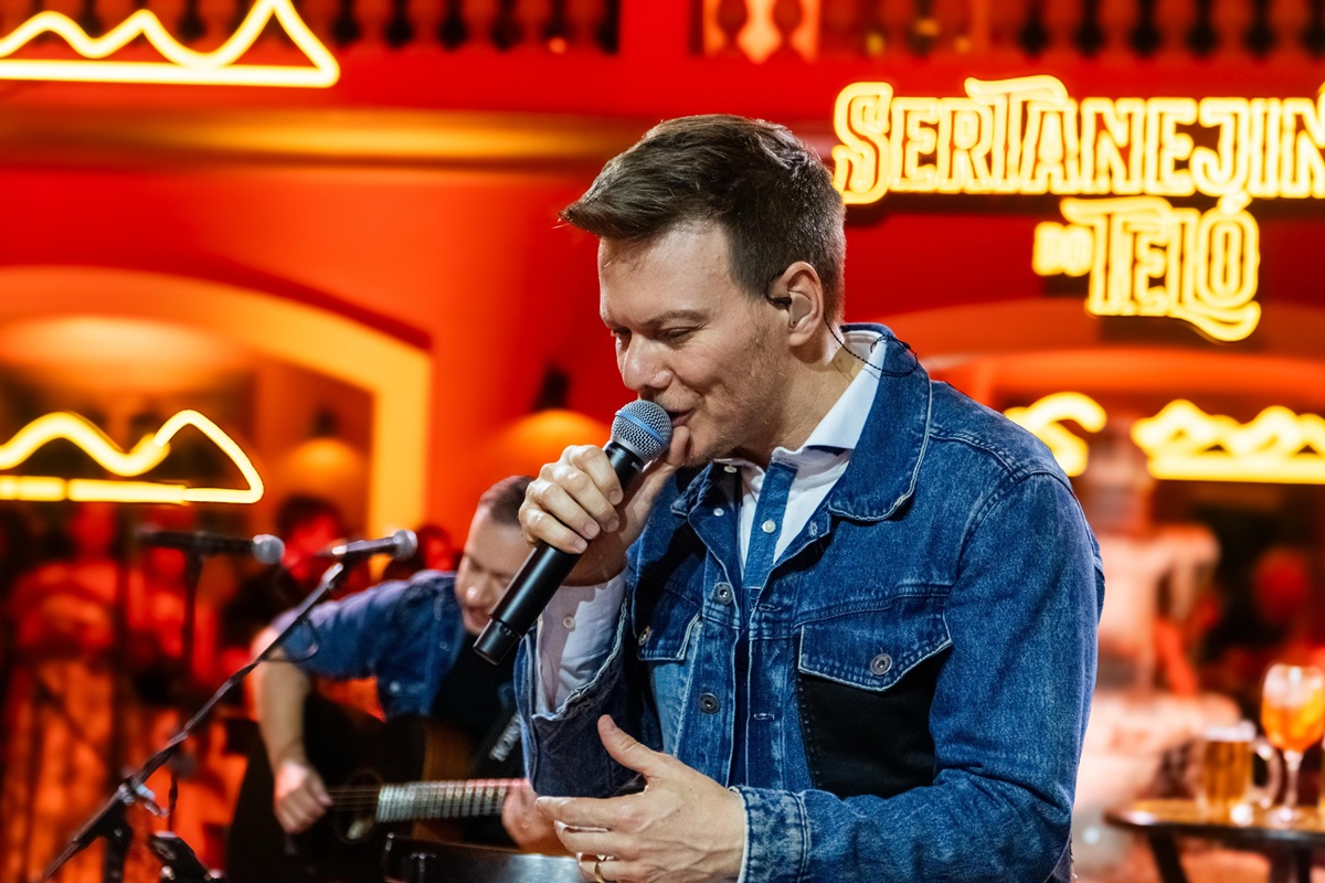 michel-telo-lanca-lp-com-cancoes-de-raul-seixas,-cassia-eller-e-mais