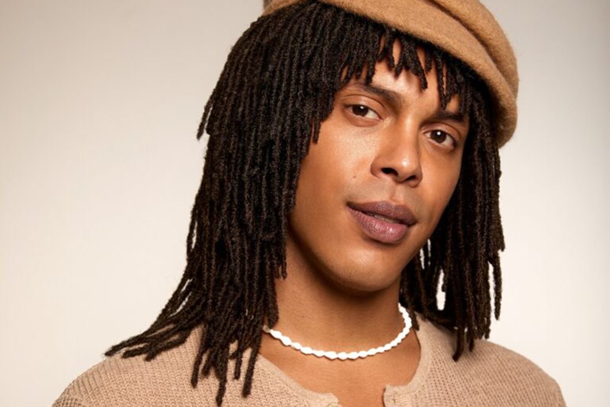 conheca-raphael-elias,-ator-que-vivera-djavan-em-musical