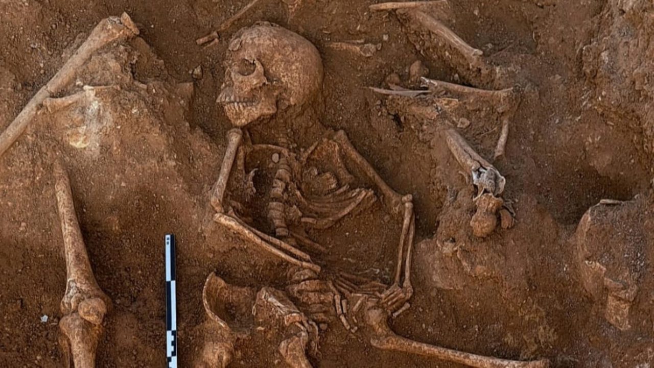 escavacao-de-igreja-em-portugal-revela-12-esqueletos-enterrados