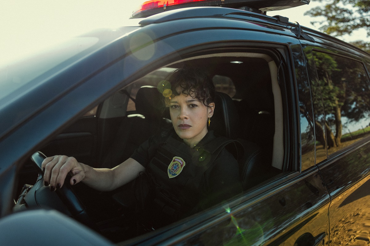 serie-brasileira-da-netflix-e-tao-tensa-que-parece-documentario