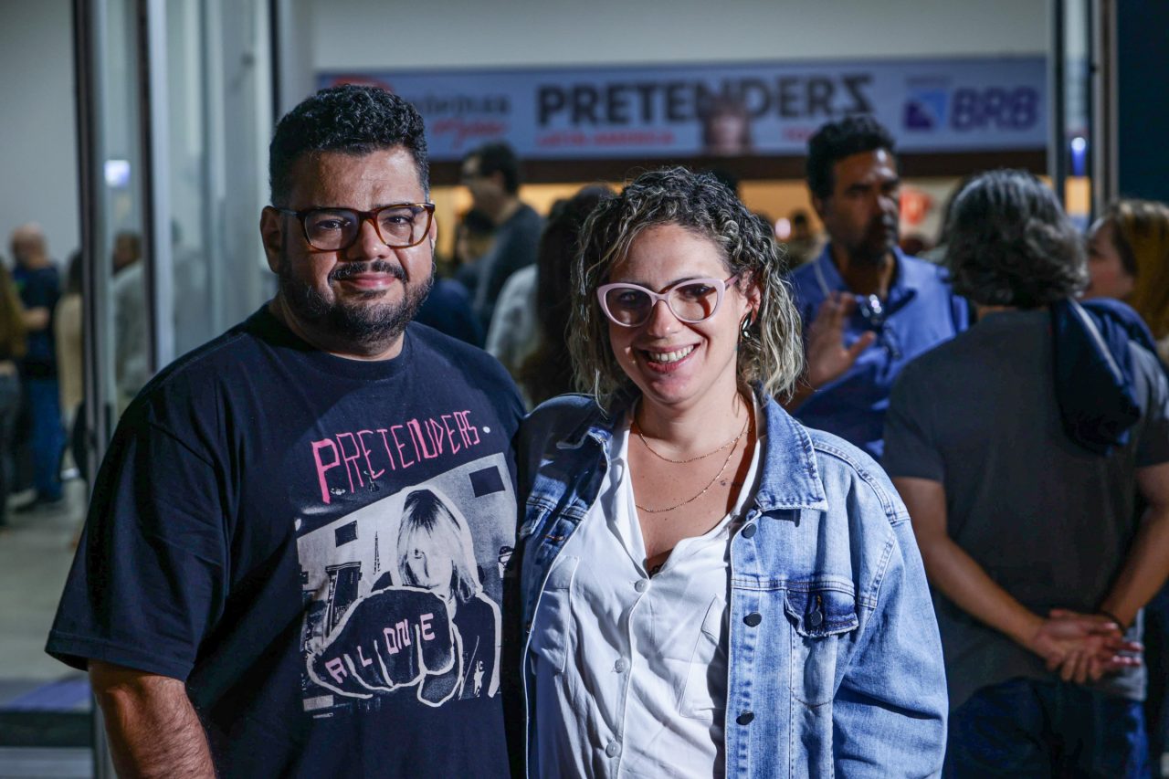 fas-comecam-a-chegar-para-show-eletrizante-do-pretenders-em-brasilia