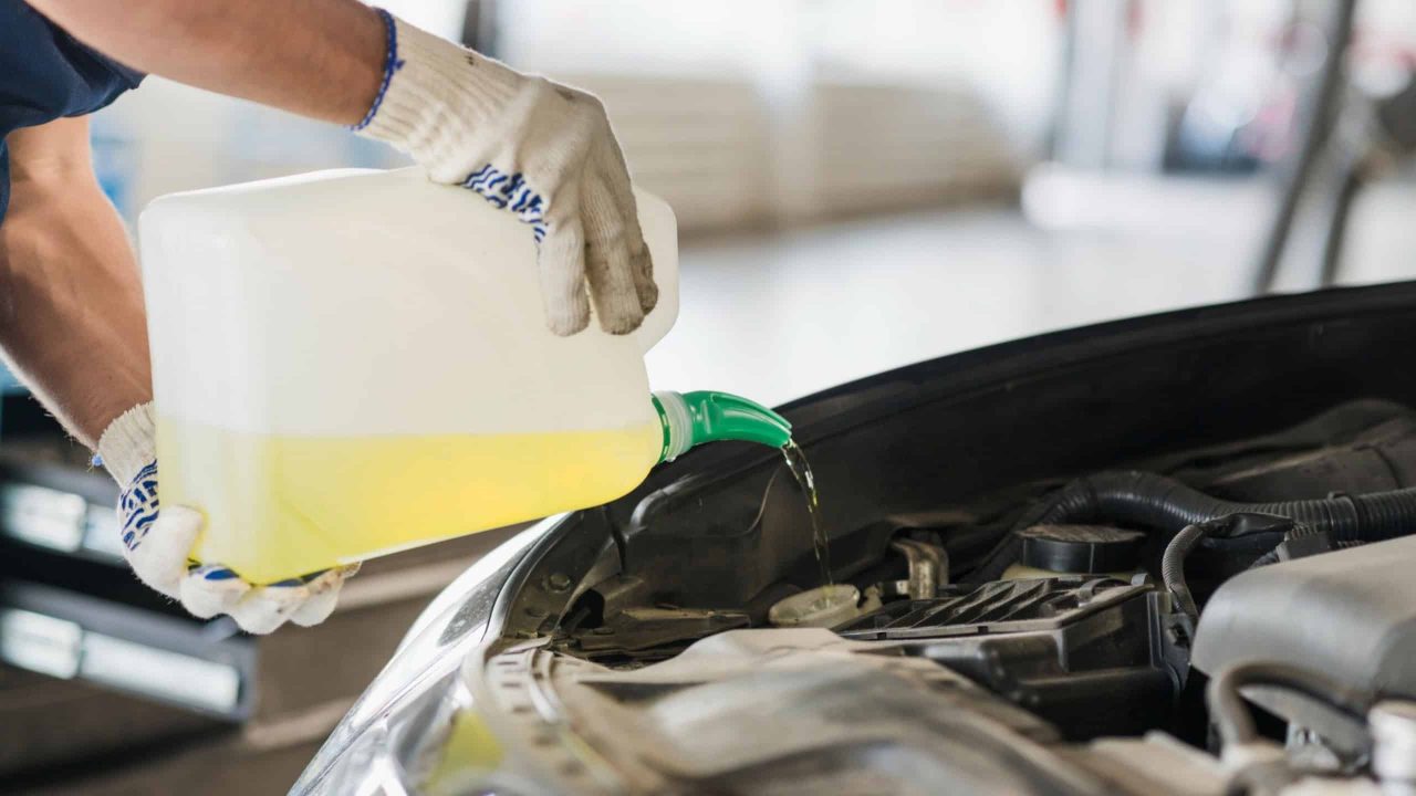 e-possivel-fazer-o-liquido-do-radiador-em-casa?-entenda-antes-de-cometer-esse-erro