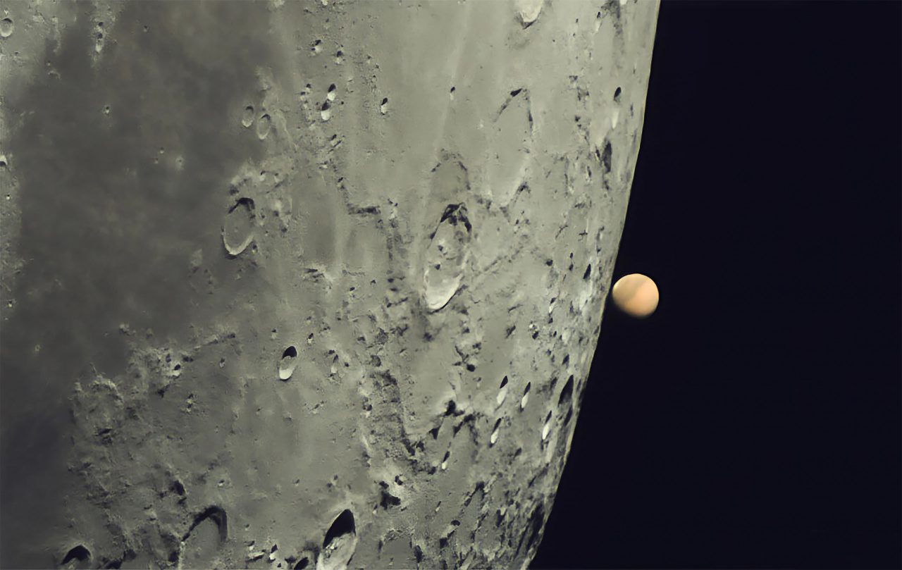 marte-pode-ser-visto-perto-da-lua-esta-noite-–-saiba-como-identifica-lo-no-ceu