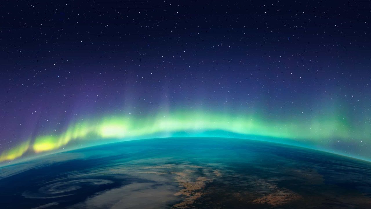 passageiro-registra-auroras-boreais-enquanto-viajava;-veja!