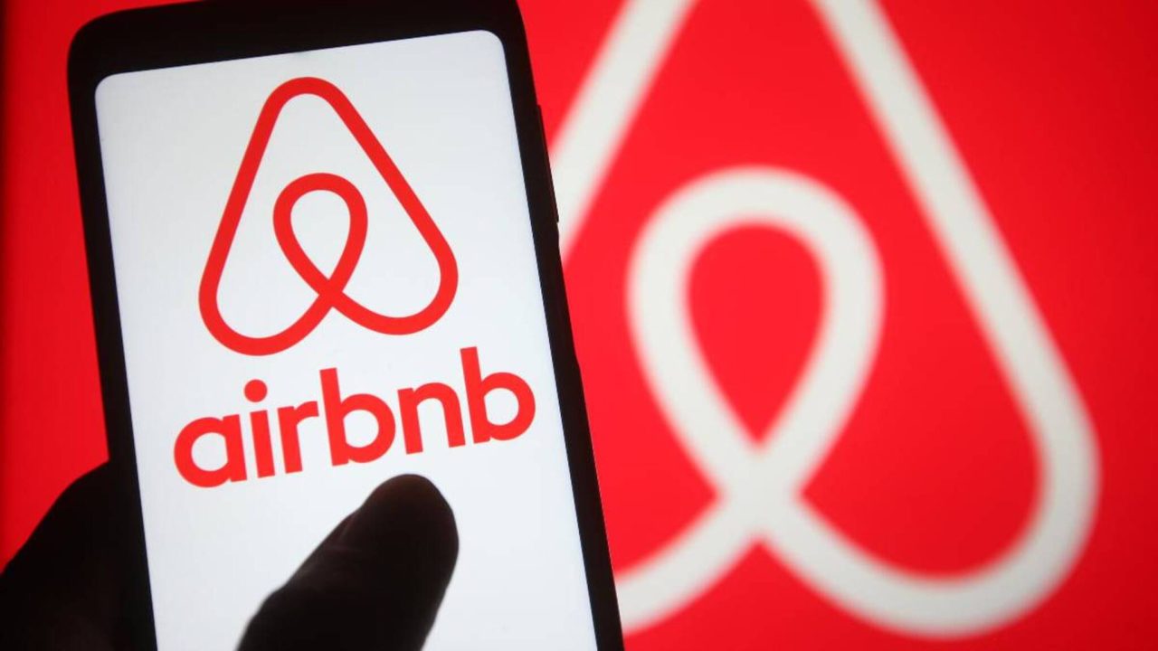 ceo-do-airbnb-promete-transformar-aplicativo-em-‘rede-social-da-vida-real’