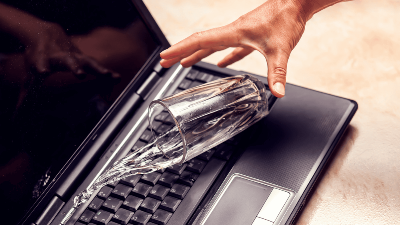 derramou-bebida-no-teclado-do-pc-ou-notebook?-veja-o-que-fazer