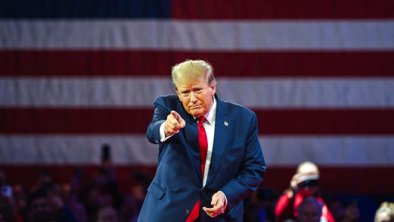 por-que-a-tela-do-celular-de-trump-viralizou?