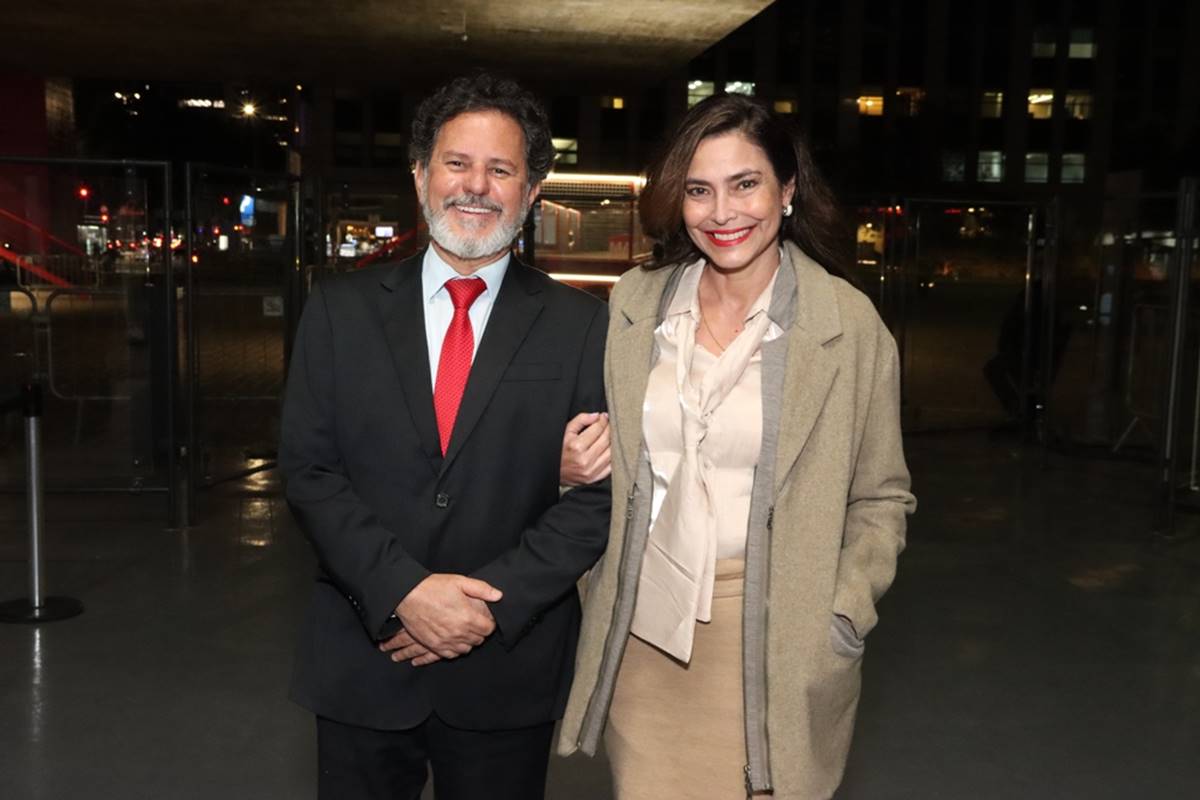 primeira-ancora-do-jornal-nacional-aparece-em-clique-raro-com-namorado