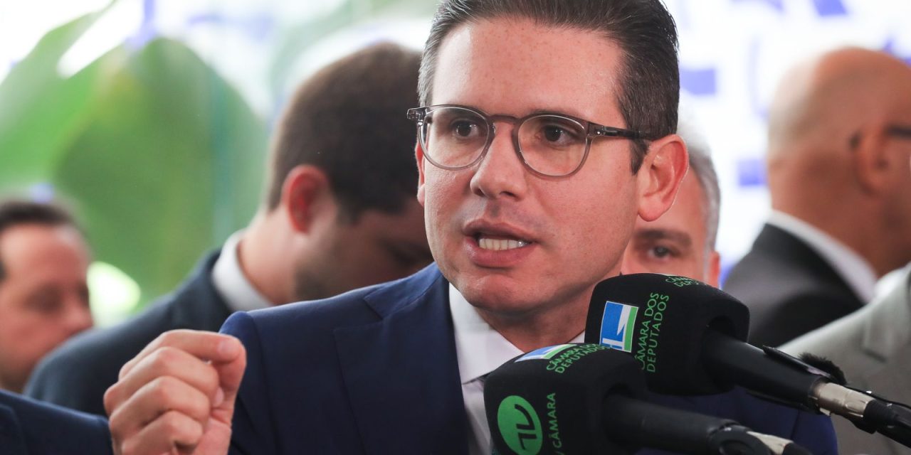 motta-diz-que-vai-levar-ao-plenario-perda-do-mandato-de-carla-zambelli