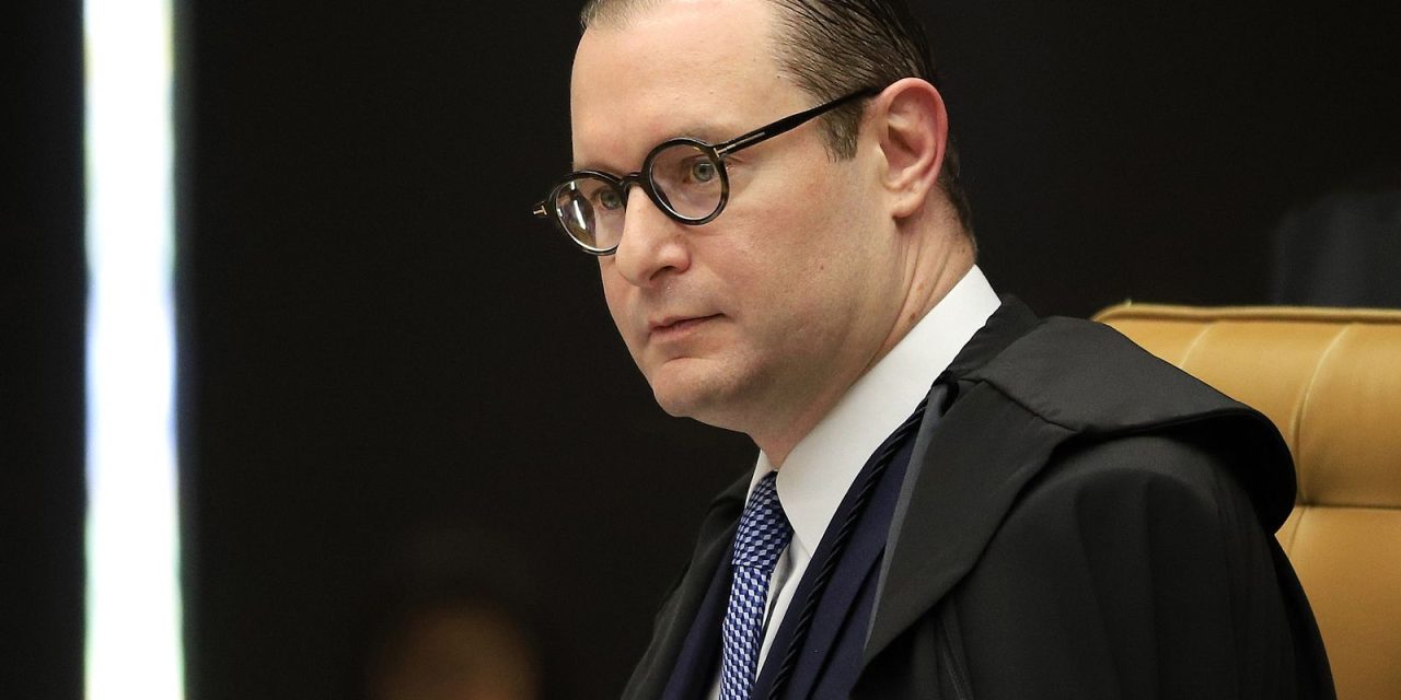 zanin-vota-por-responsabilizar-redes-sociais-por-postagens-de-usuarios