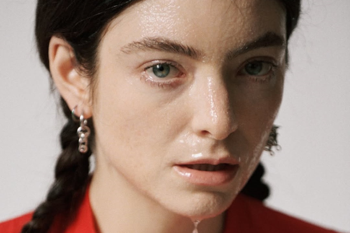 lorde-usa-foto-de-suas-partes-intimas-em-encarte-de-novo-album