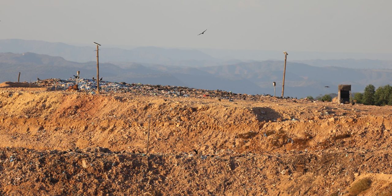 apos-interdicao,-ato-pede-fechamento-de-lixao-perto-de-brasilia