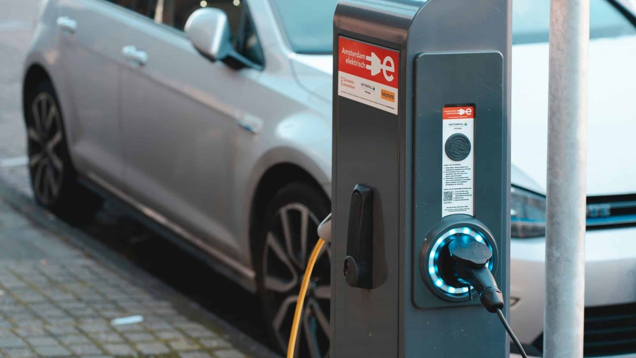 como-encontrar-eletropostos-para-recarregar-carros-eletricos?